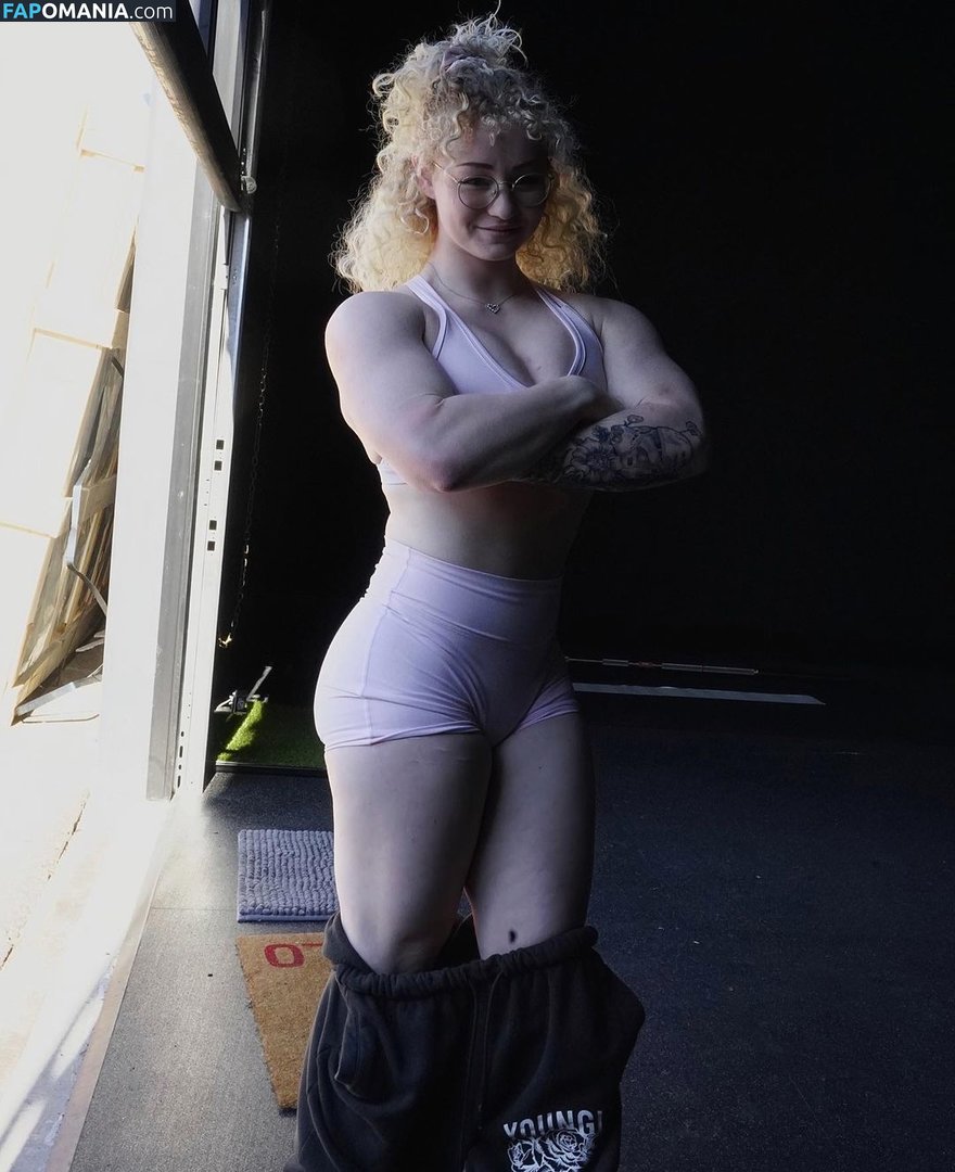 Chloethehokage / chloegrahamx / chloemirisch Nude OnlyFans  Leaked Photo #2