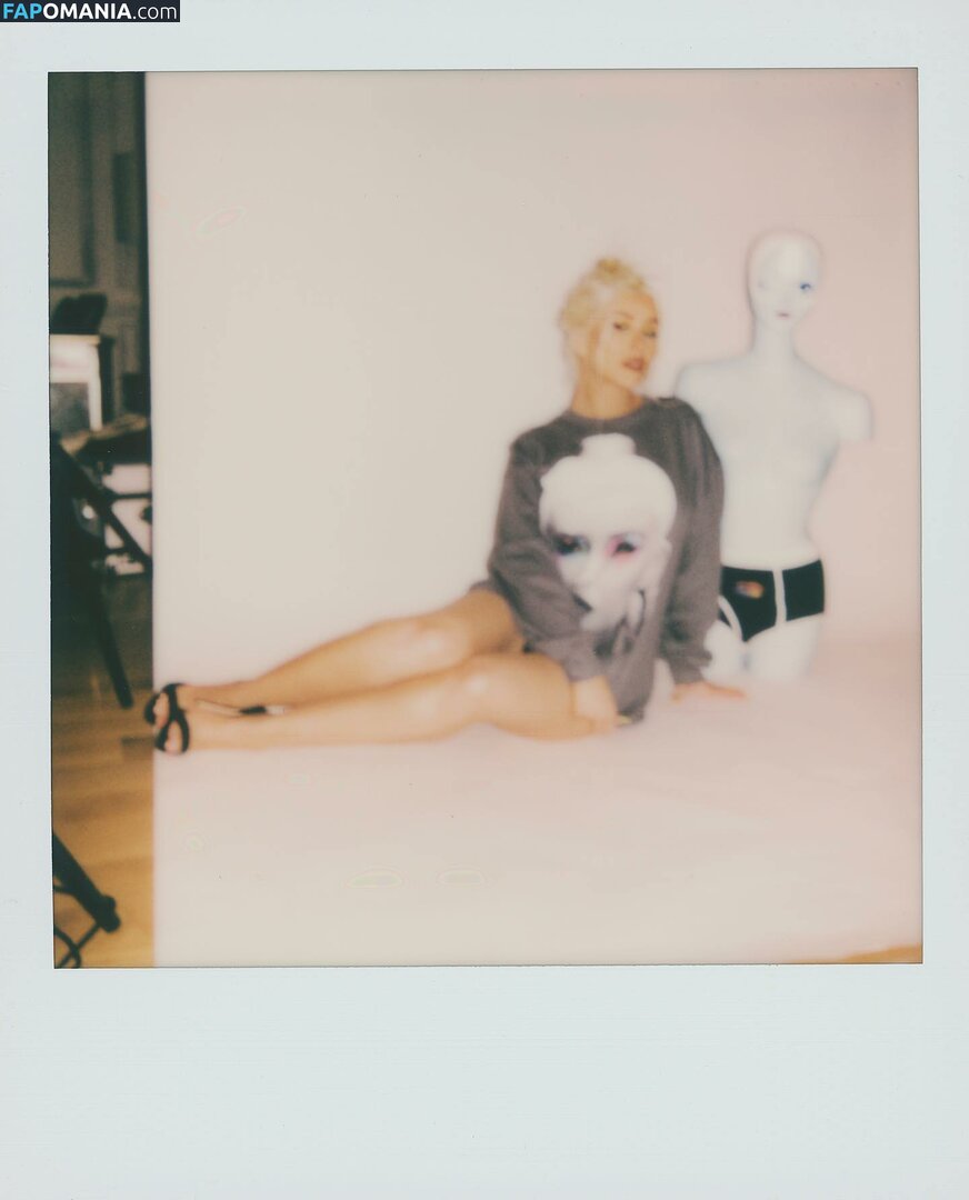 Christina Aguilera Nude Leaked Photo #147