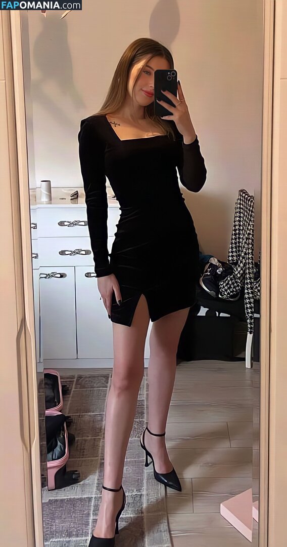 Cigdem Turk / cigdeemturk / cigdemT Nude OnlyFans  Leaked Photo #1