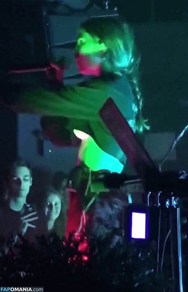 Claire Cottrill / Clairo Nude OnlyFans  Leaked Photo #6