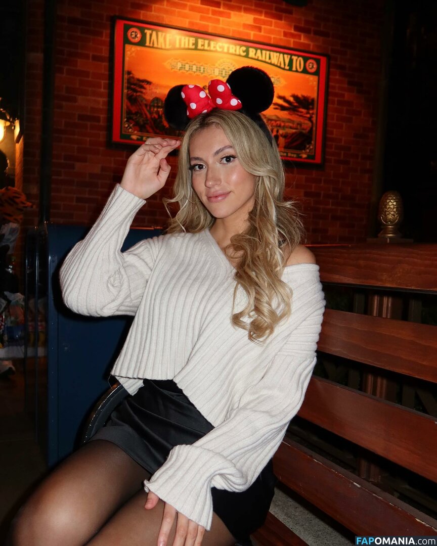 Clara Gomez / Claraatwork / claragomezz Nude OnlyFans  Leaked Photo #12