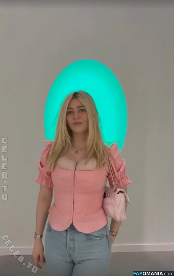 Clementine Vaughn / clementinevaughn Nude OnlyFans  Leaked Photo #1
