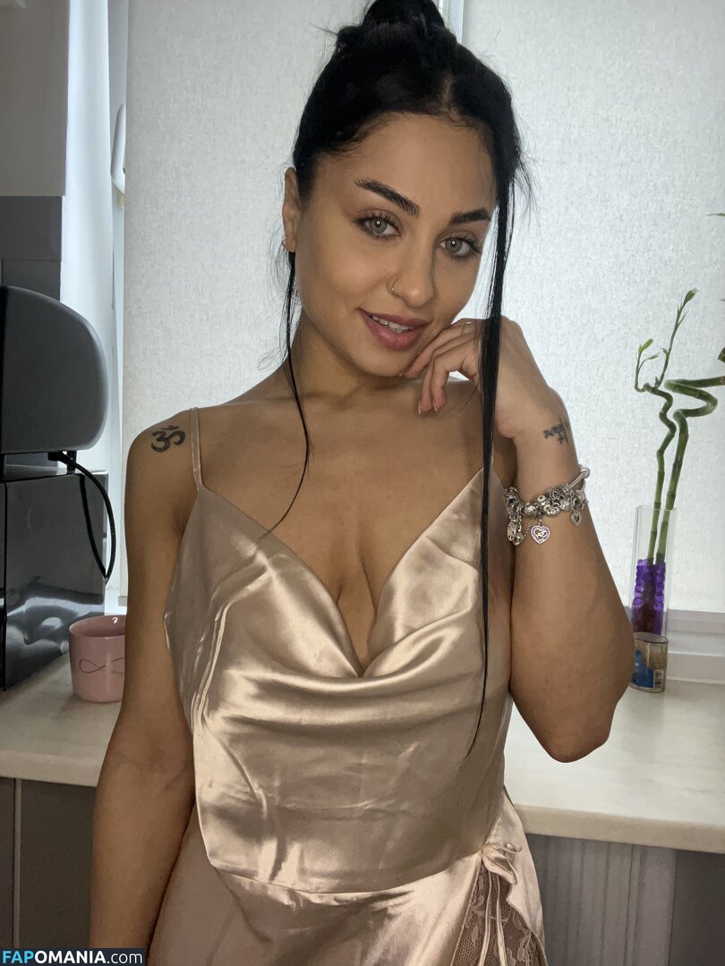 Lexabea_1 / crewkaarina / thekaarina Nude OnlyFans  Leaked Photo #8