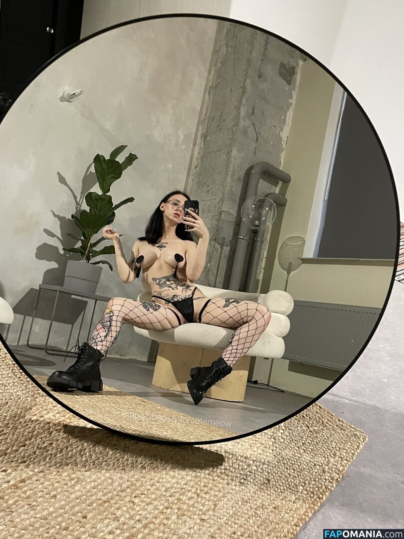 cutemeow / pingvingoritvogne Nude OnlyFans  Leaked Photo #24