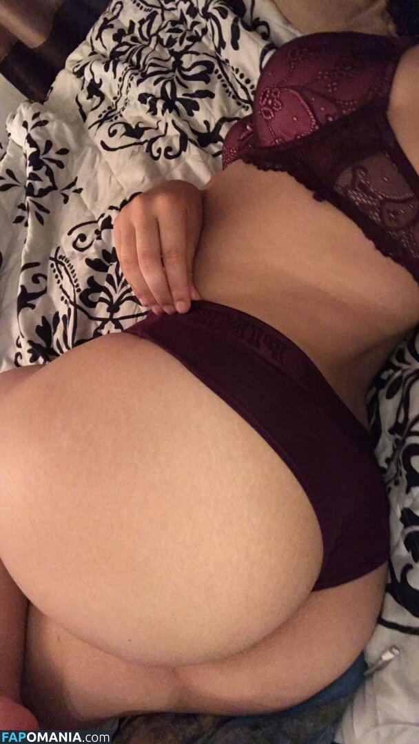 Cutestrike / Isabella / cutestrikex Nude OnlyFans  Leaked Photo #1