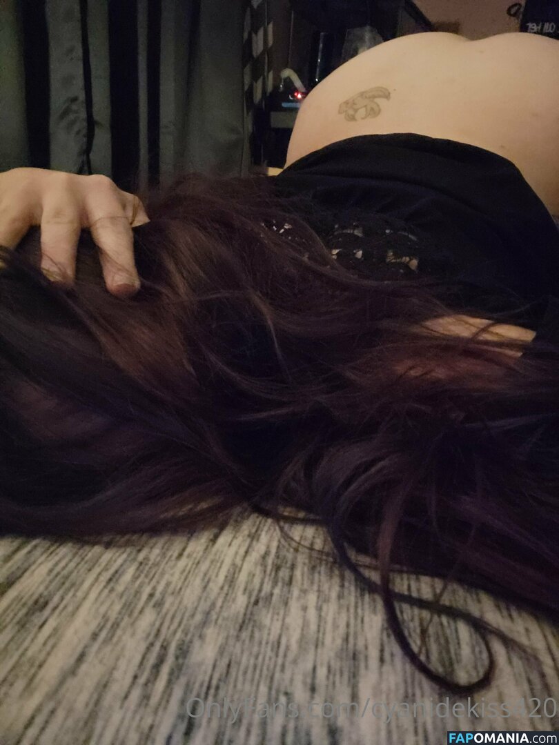cyanidekiss420 / samanthaxcyanide Nude OnlyFans  Leaked Photo #2