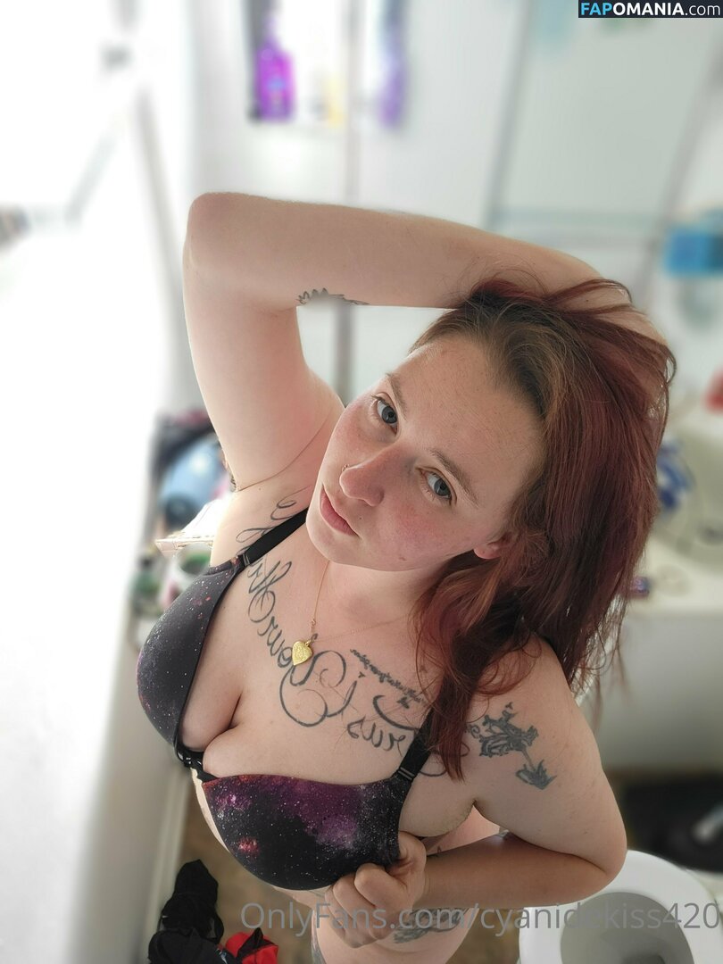 cyanidekiss420 / samanthaxcyanide Nude OnlyFans  Leaked Photo #29