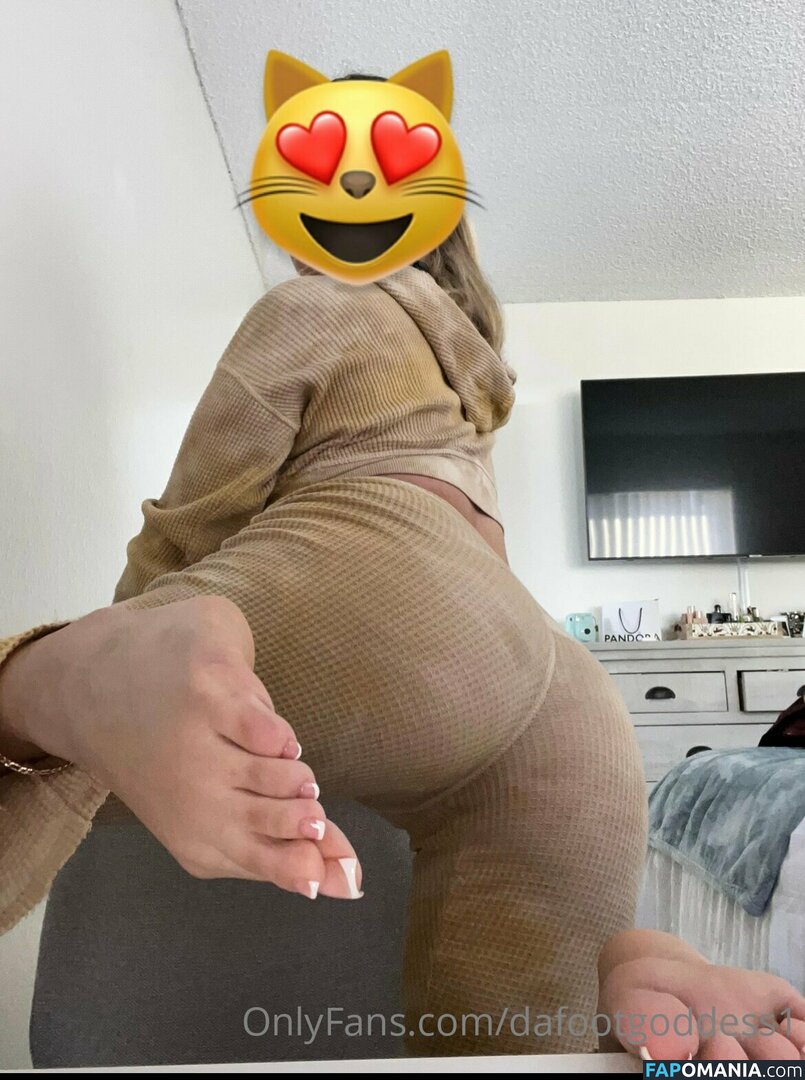 dafootgoddess1 / dfgcali / heavyfoota Nude OnlyFans  Leaked Photo #4