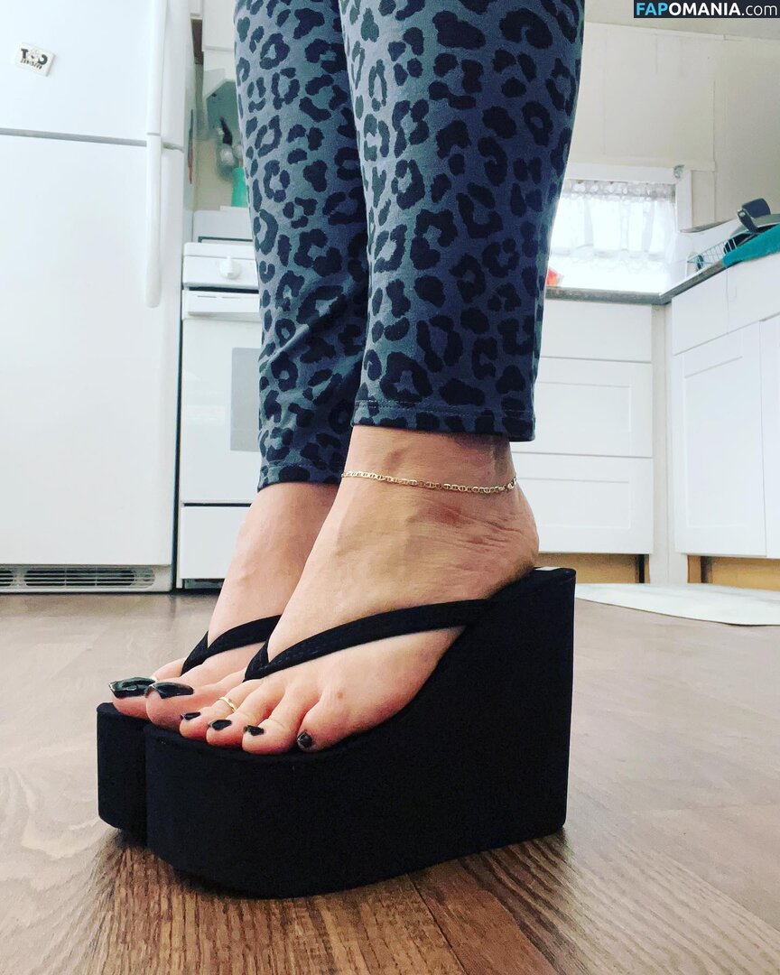 Dani Lee / Loveher_toes / iamhershei_ Nude OnlyFans  Leaked Photo #2