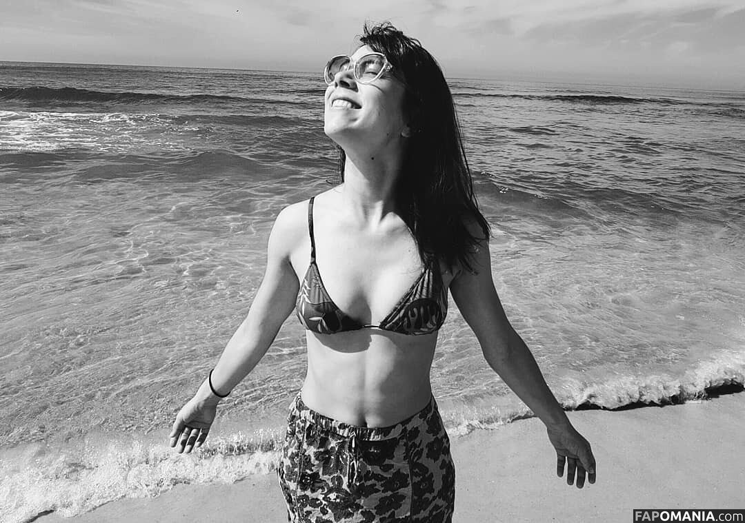 Daphne Bozaski / daphnebozaski Nude OnlyFans  Leaked Photo #2