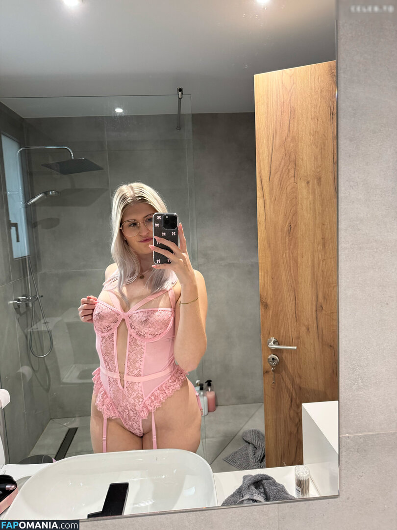 Blondieemiliaa / deineemilia / deinkleineemilia Nude OnlyFans  Leaked Photo #7