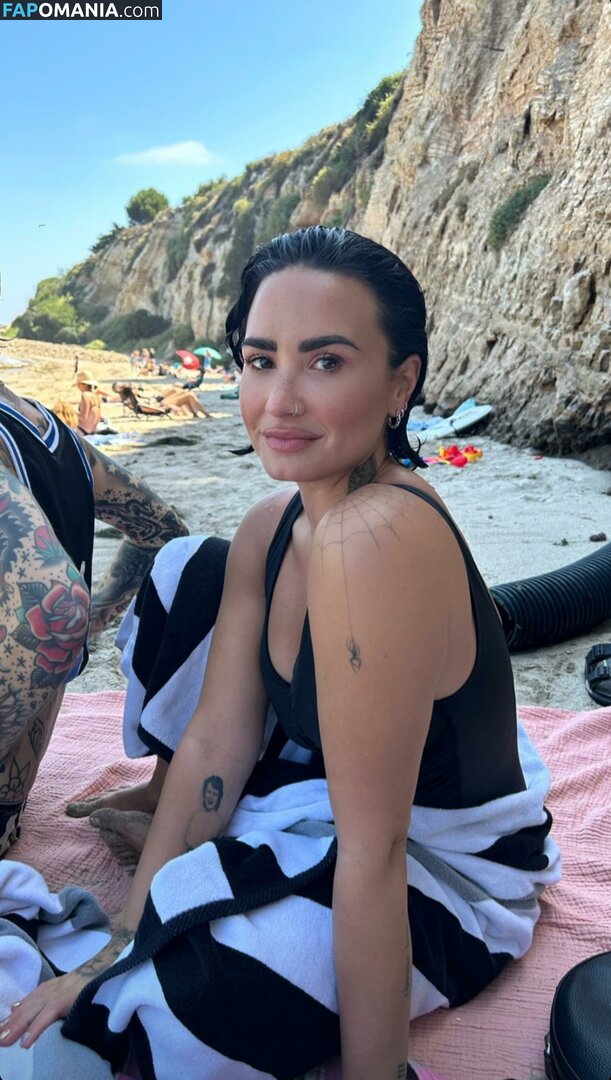 Demi Lovato Nude Leaked Photo #186
