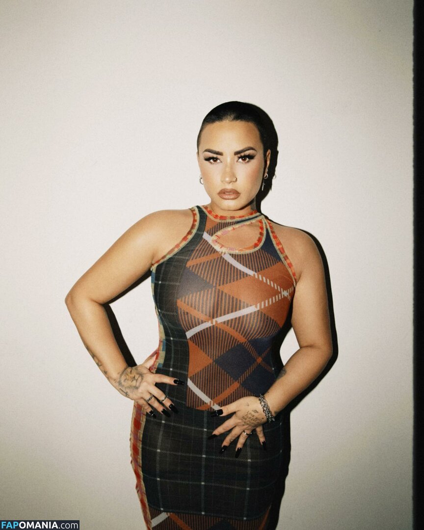 Demi Lovato Nude Leaked Photo #389