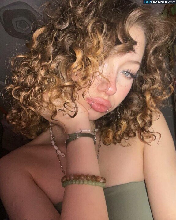 dpuw_ / maybe_pretty_ / zoya_maybe_pretty Nude OnlyFans  Leaked Photo #5