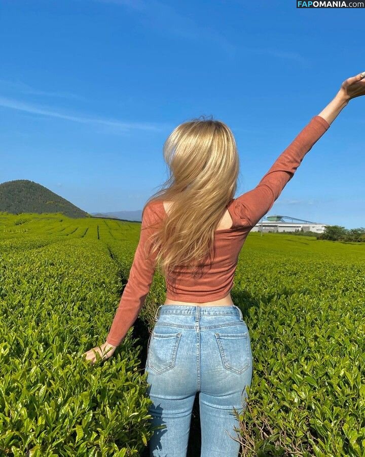 Elina Karimova / elina_4_22 Nude OnlyFans  Leaked Photo #2