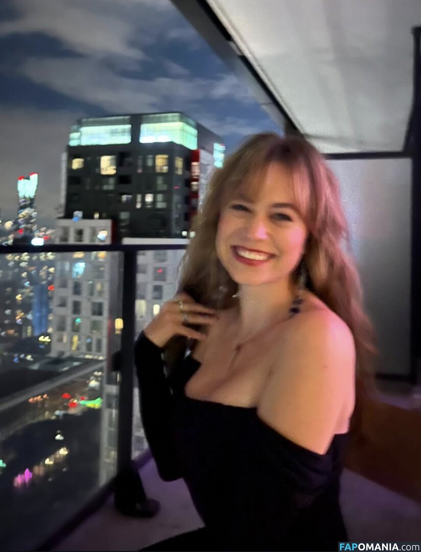 Ella Ballentine / ellaballentine Nude OnlyFans  Leaked Photo #1