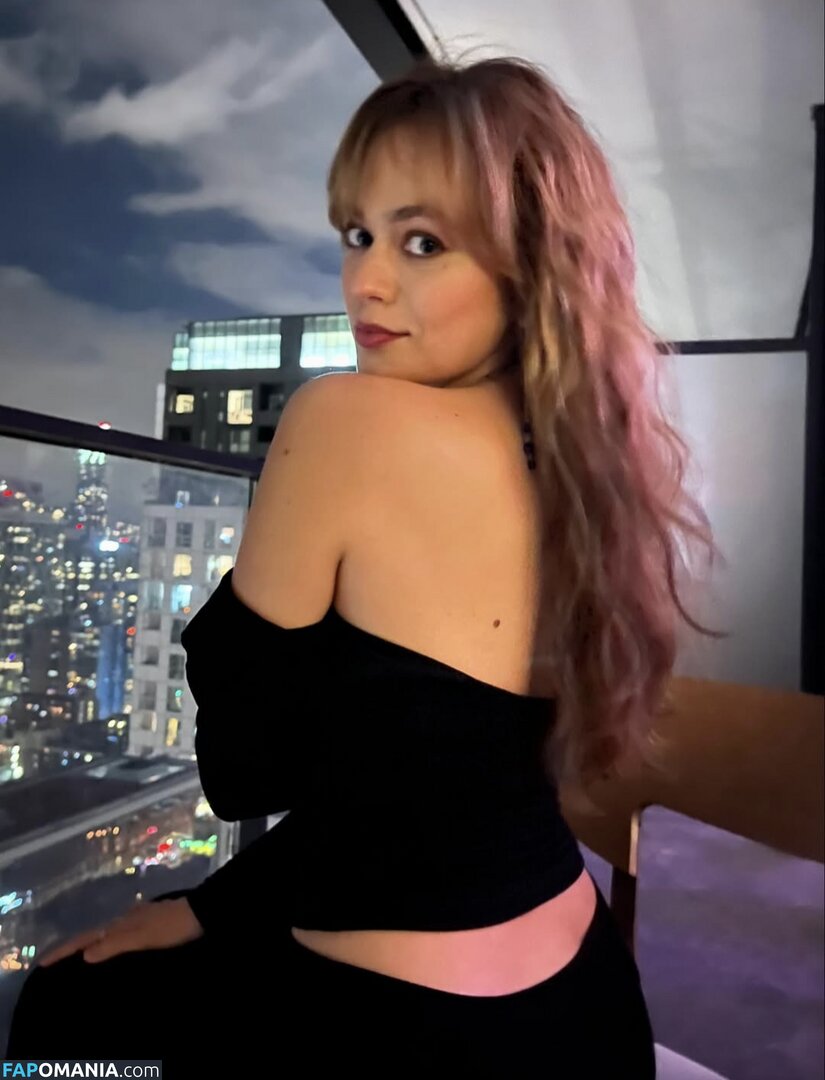 Ella Ballentine / ellaballentine Nude OnlyFans  Leaked Photo #2