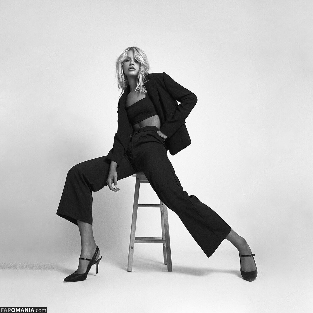 Ella Binney / miss.ella.binney Nude OnlyFans  Leaked Photo #4