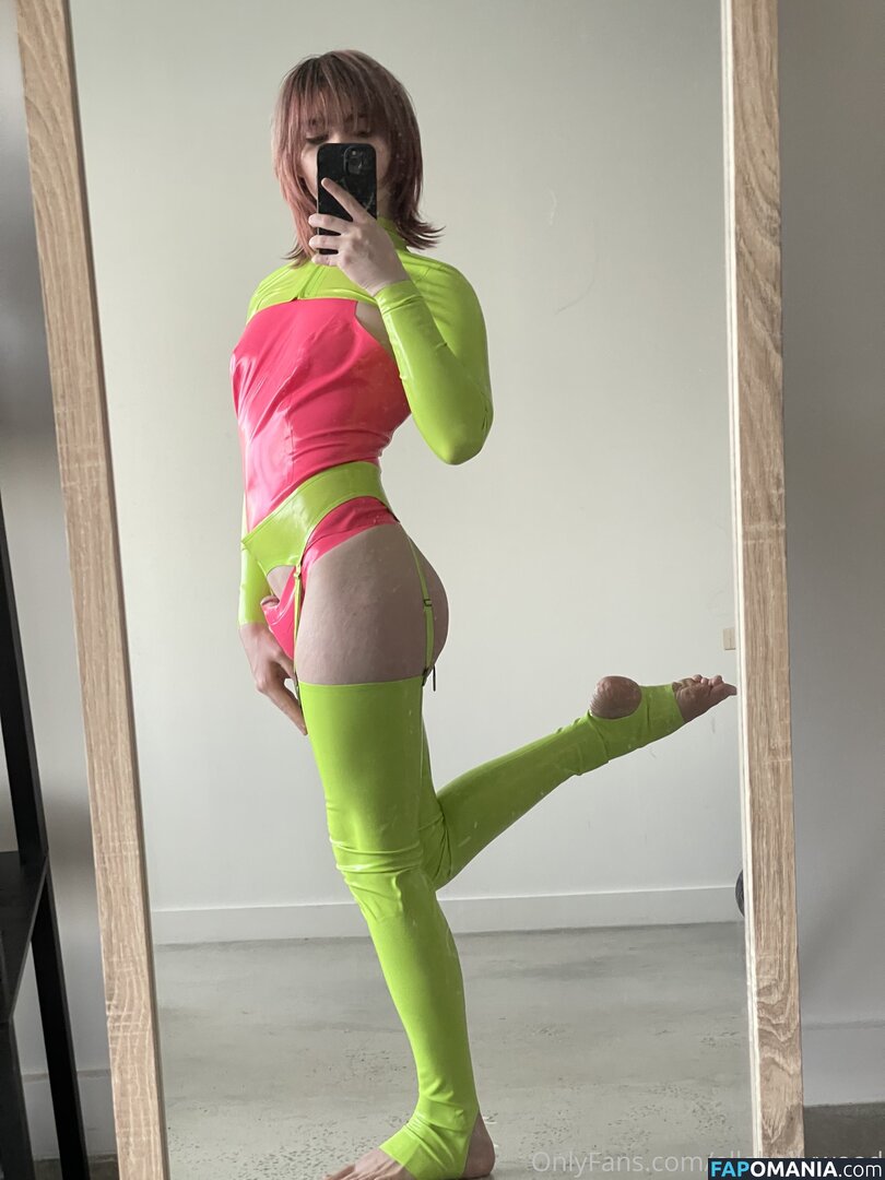 Ella Hollywood / Jean Hollywood / jeanhollywood / sodacattv / sodacatxxx Nude OnlyFans  Leaked Photo #2