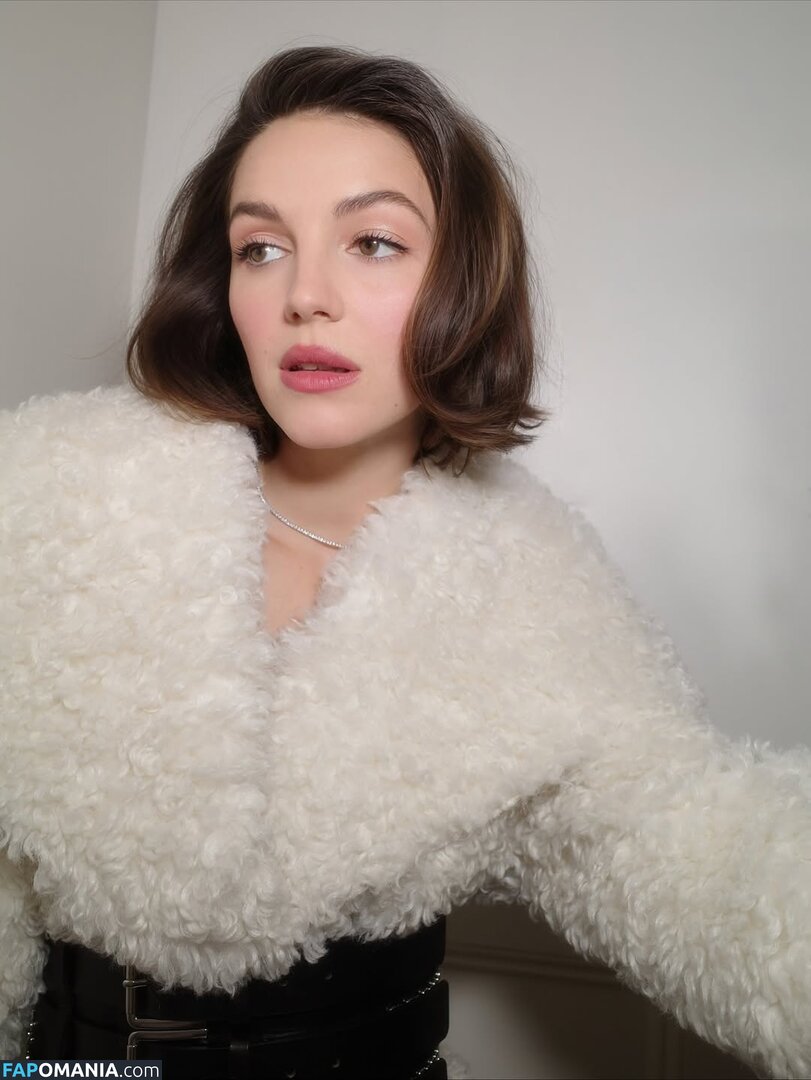 Ella Hunt / EllaHunt Nude OnlyFans  Leaked Photo #96