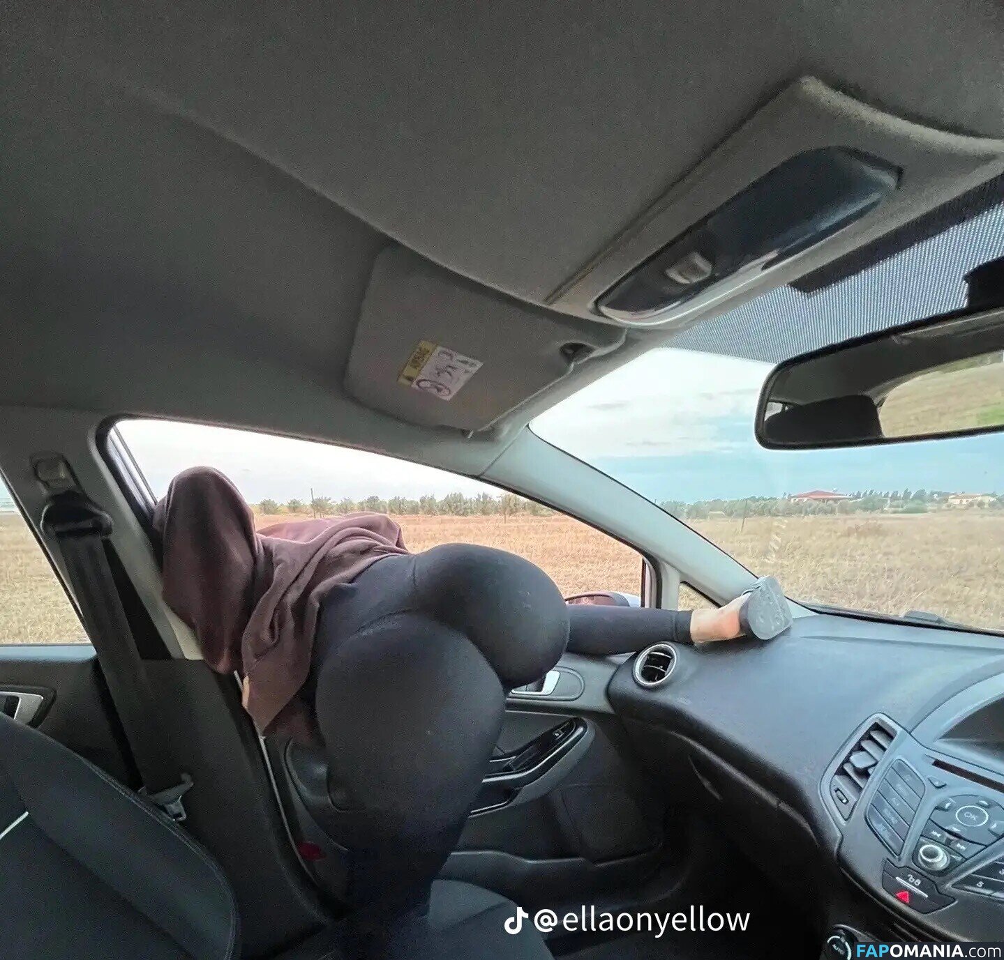 Ellaonyellow / ielleowo Nude OnlyFans  Leaked Photo #1