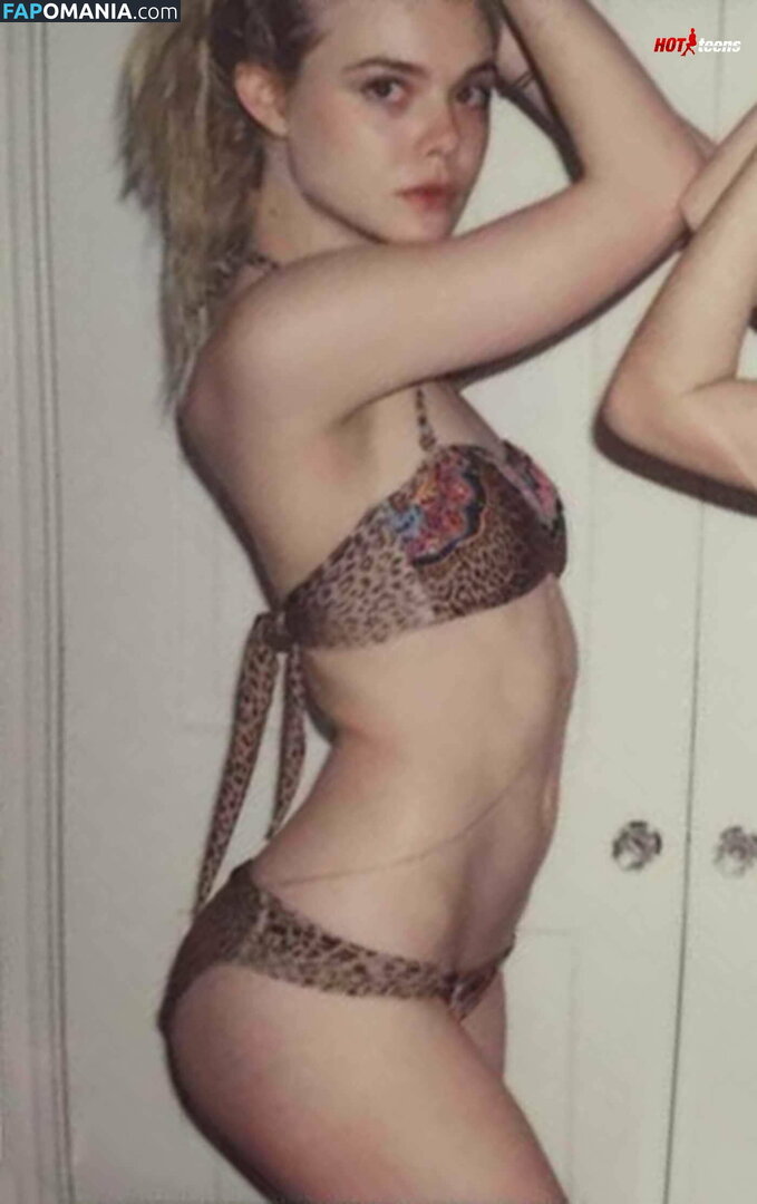 Elle Fanning Nude Leaked Photo #710