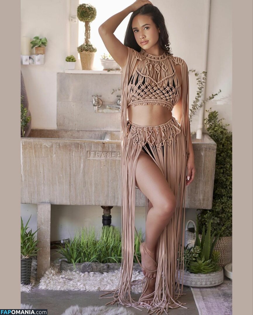 Emily Tosta / emilytosta Nude OnlyFans  Leaked Photo #51