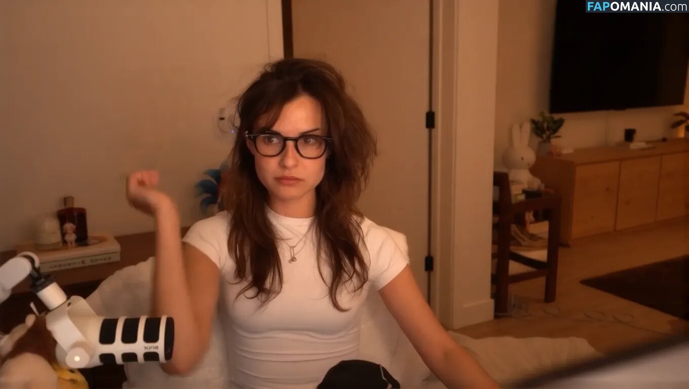 emilydaniellam / emilylynne / meilylol / valkyrae assistant Nude OnlyFans  Leaked Photo #3
