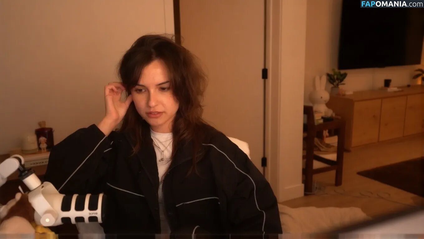 emilydaniellam / emilylynne / meilylol / valkyrae assistant Nude OnlyFans  Leaked Photo #5