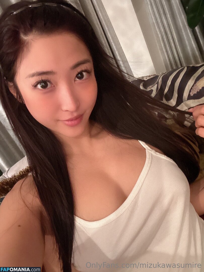 Emiri Momata / emirimomota / mizukawasumire Nude OnlyFans  Leaked Photo #20