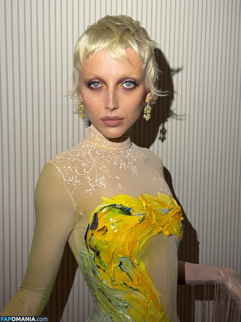 Emma Chamberlain / emmachamberlain Nude OnlyFans  Leaked Photo #148