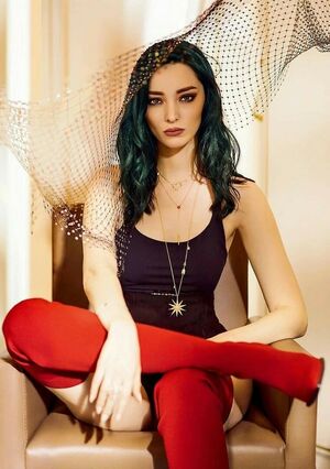 Emma Dumont