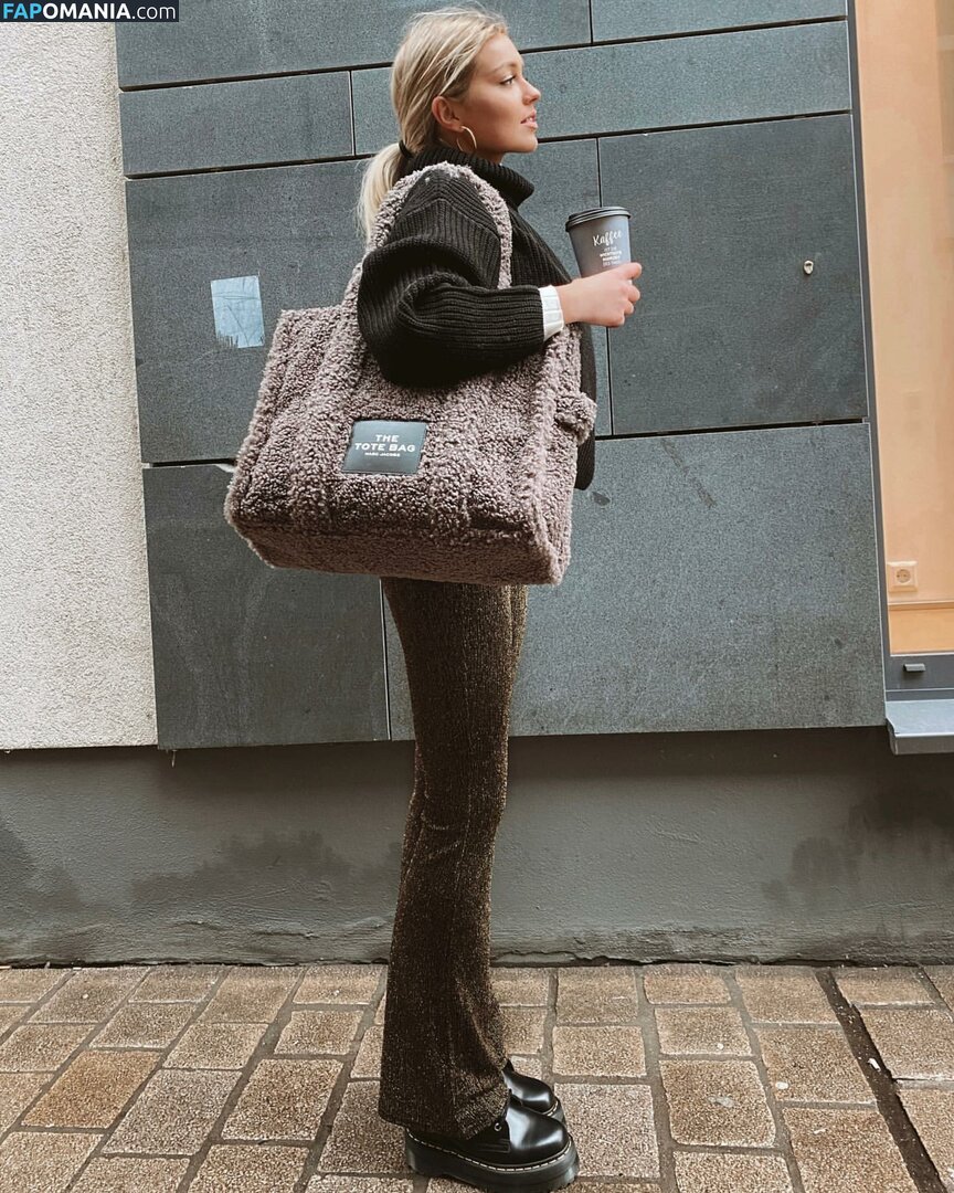 Emma / bunni.emmie / emmachamberlain / kngemma / tinywaistemma Nude OnlyFans  Leaked Photo #1