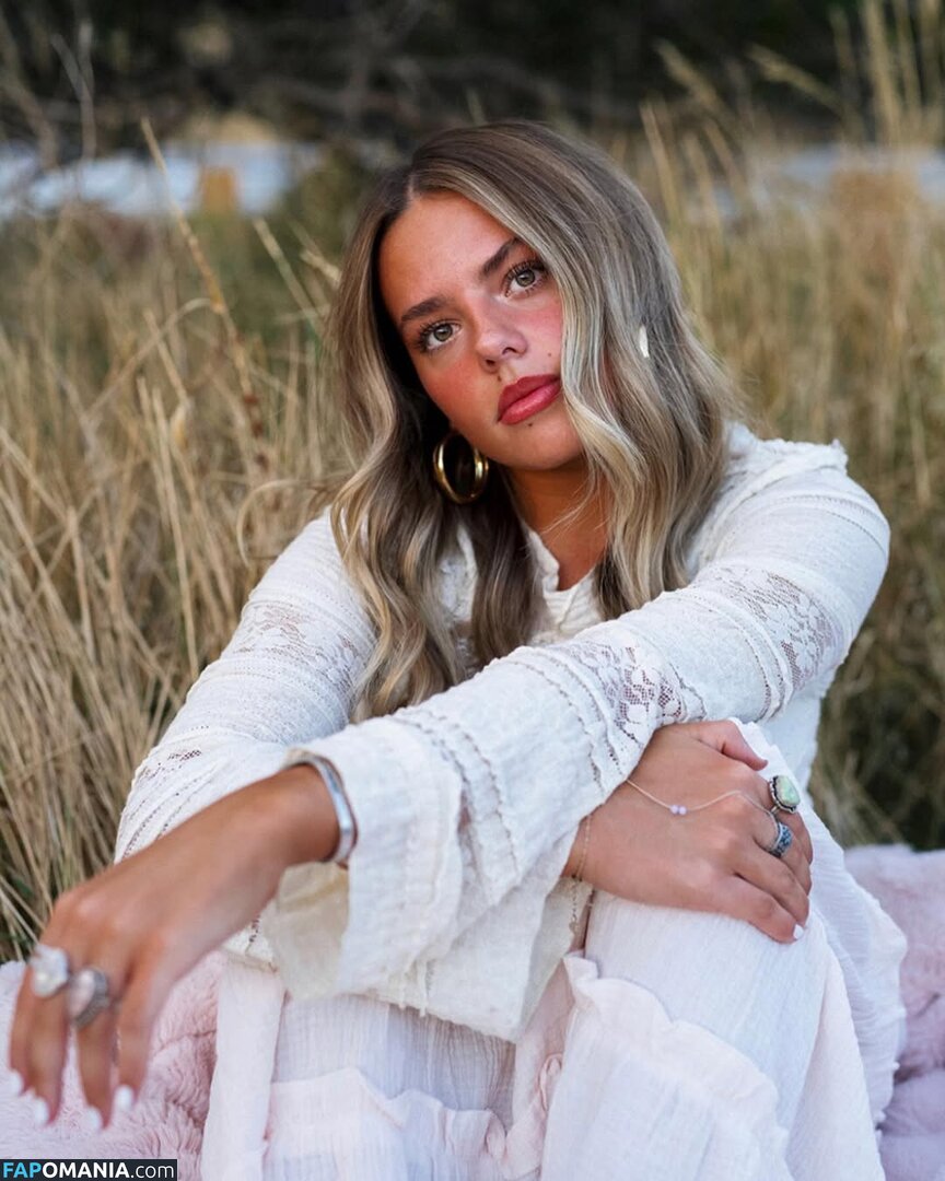 Emmi Butler / emmilaurie Nude OnlyFans  Leaked Photo #1