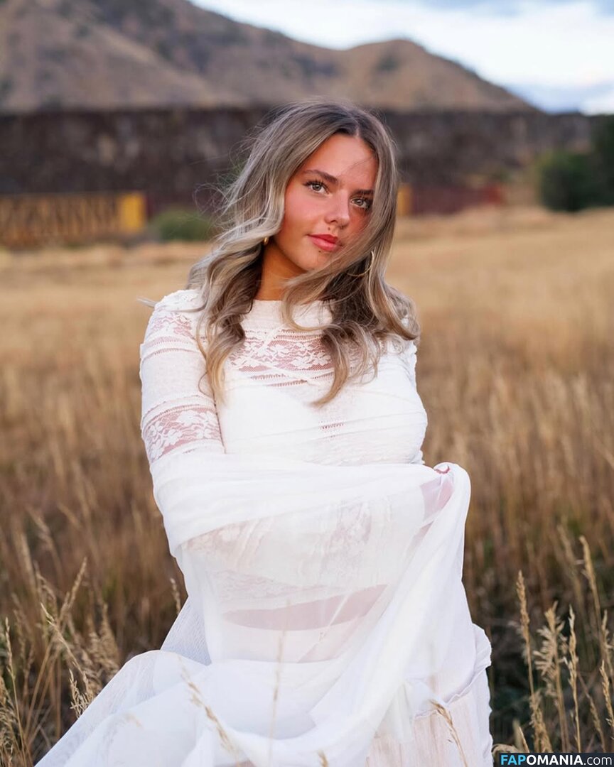 Emmi Butler / emmilaurie Nude OnlyFans  Leaked Photo #4