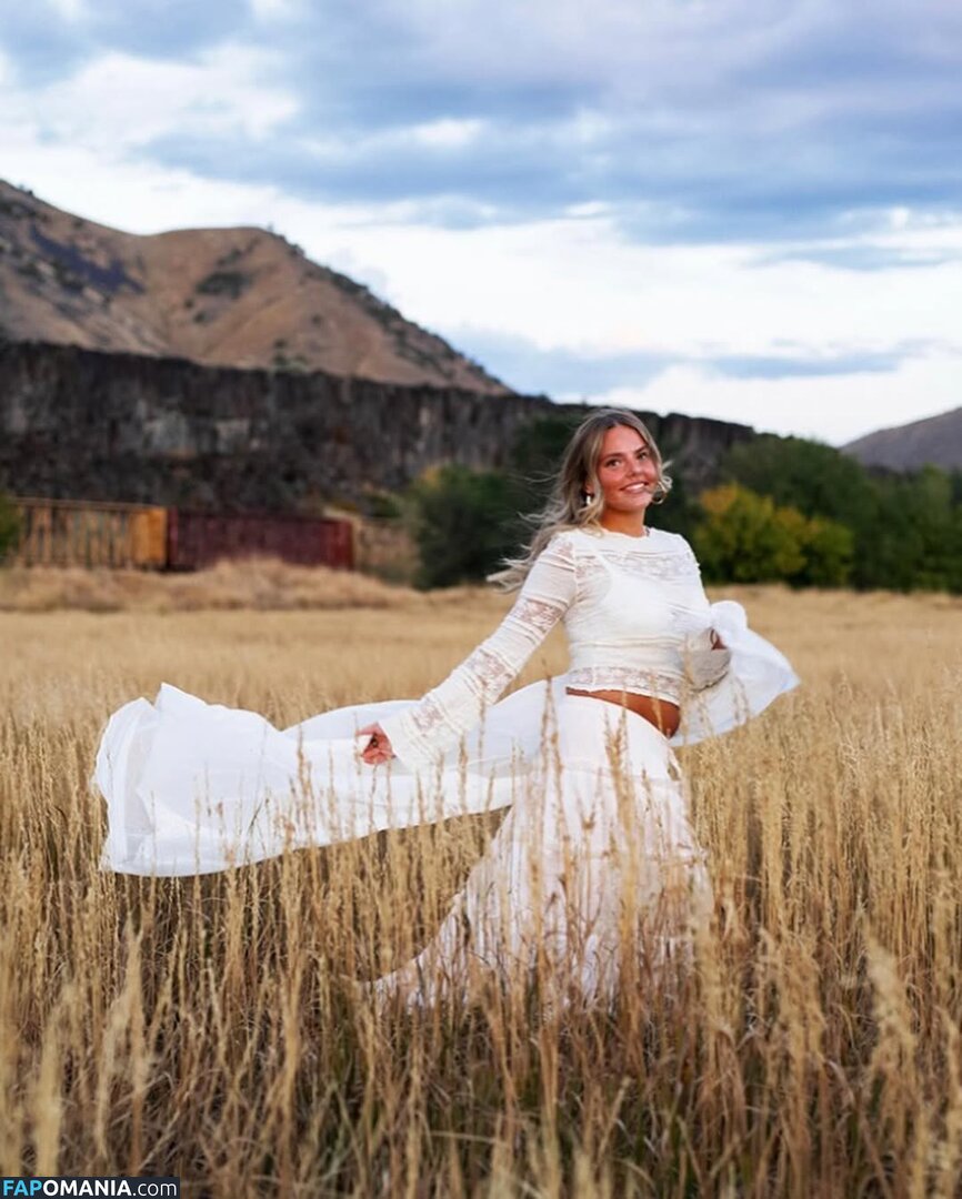 Emmi Butler / emmilaurie Nude OnlyFans  Leaked Photo #5