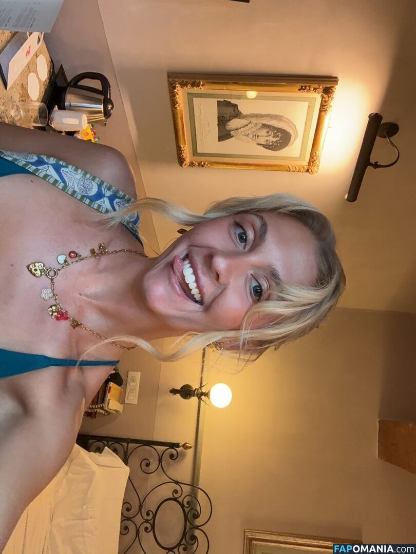emilywallbank / emwallbank / https: / miwallbank Nude OnlyFans  Leaked Photo #5