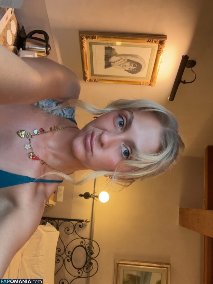 emilywallbank / emwallbank / https: / miwallbank Nude OnlyFans  Leaked Photo #6