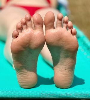 feet_feminine