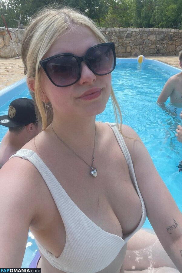 Fenelia / feneliactx / ffenna Nude OnlyFans  Leaked Photo #1