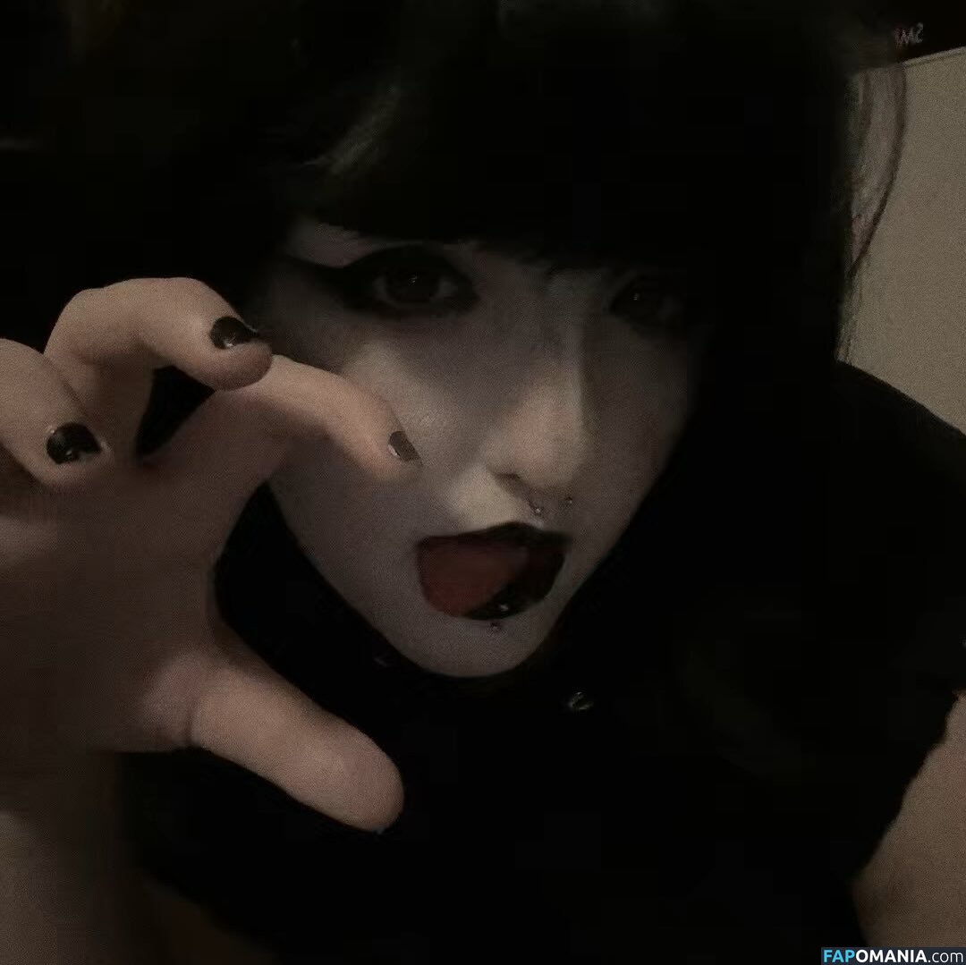Myka / floral.and.fading._ / lets.cheers.t0.this Nude OnlyFans  Leaked Photo #1