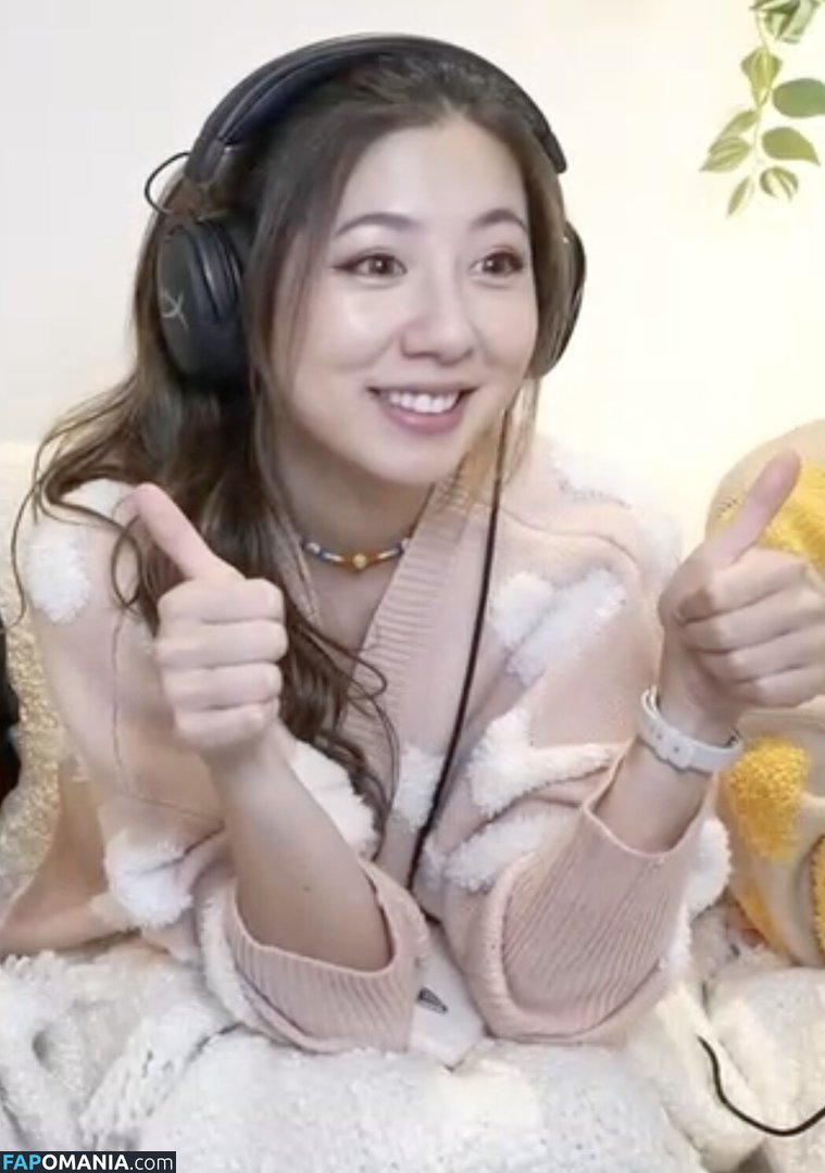 Fuslie / Leslie Nude OnlyFans  Leaked Photo #52