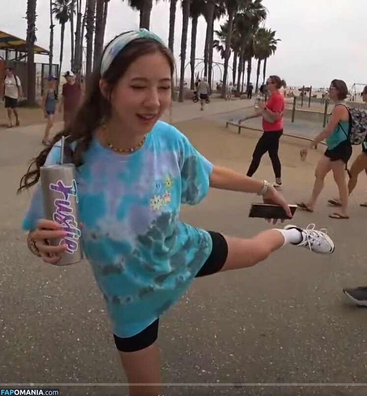 Fuslie / Leslie Nude OnlyFans  Leaked Photo #86