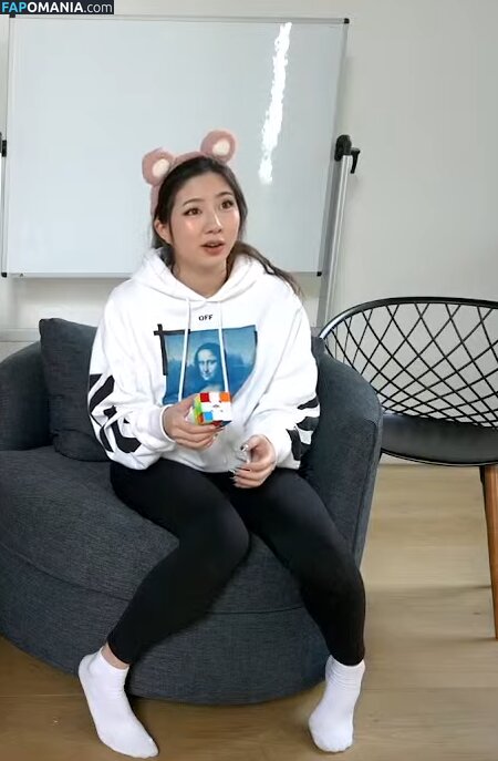 Fuslie / Leslie Nude OnlyFans  Leaked Photo #278