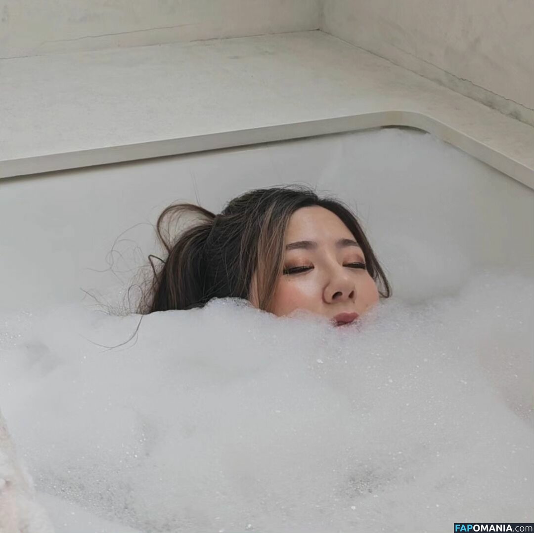 Fuslie / Leslie Nude OnlyFans  Leaked Photo #299