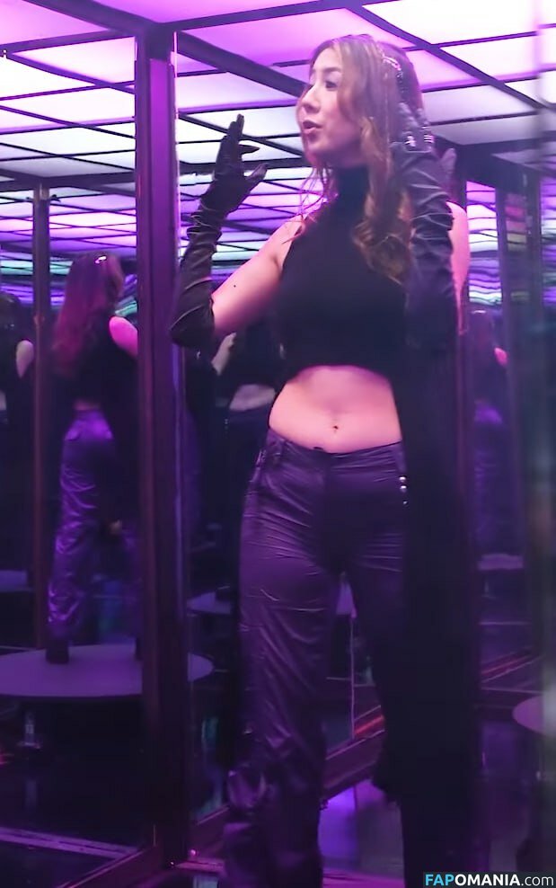 Fuslie / Leslie Nude OnlyFans  Leaked Photo #503