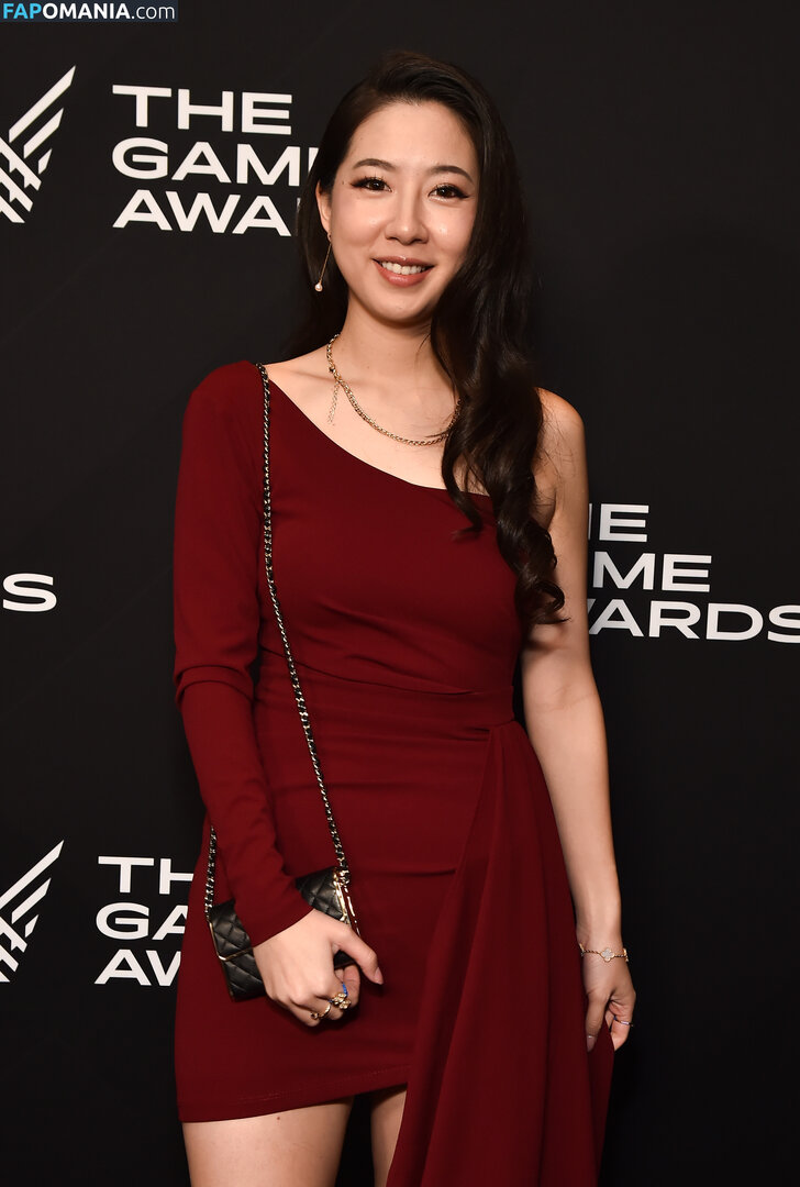 Fuslie / Leslie Nude OnlyFans  Leaked Photo #709