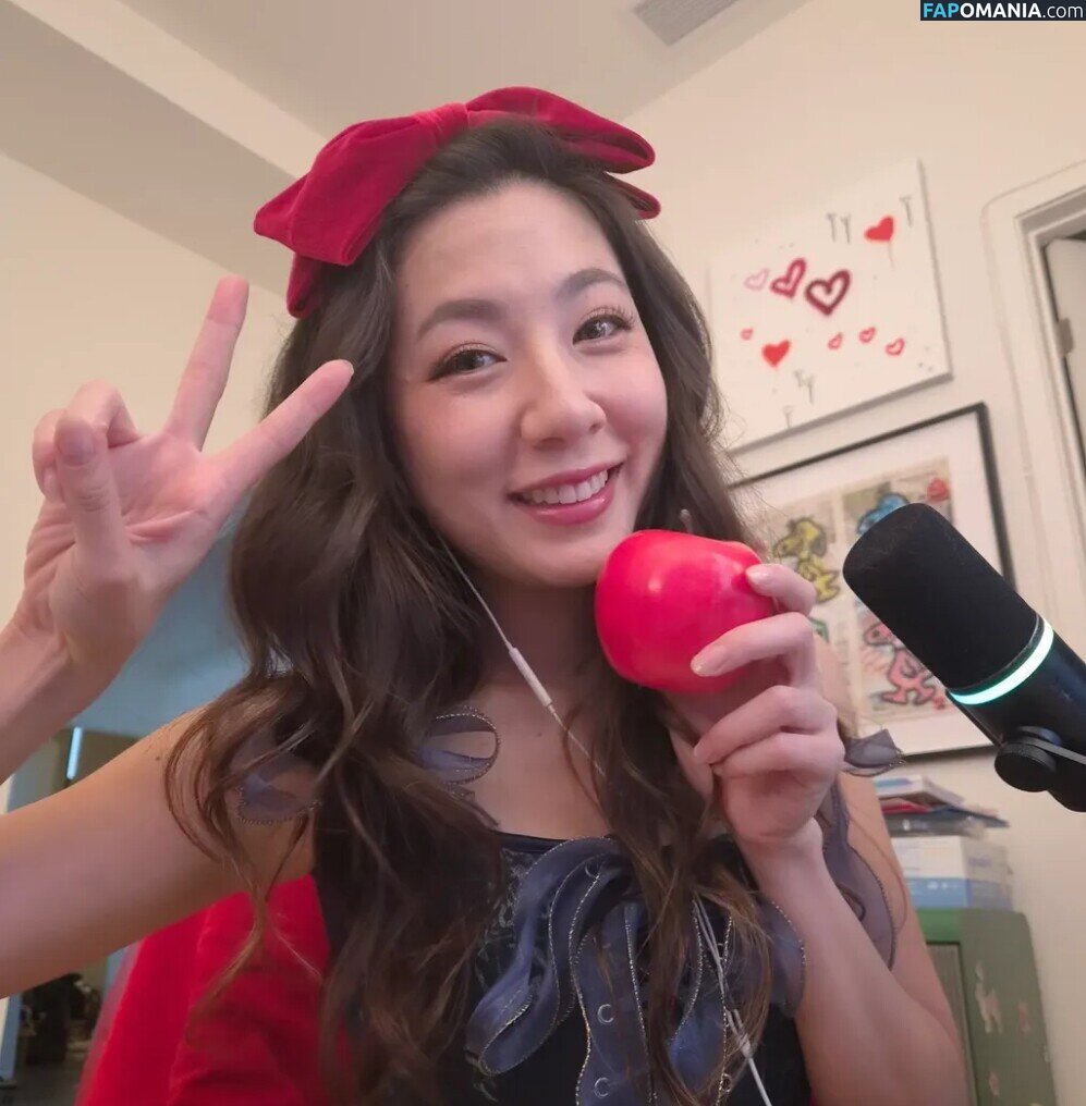 Fuslie / Leslie Nude OnlyFans  Leaked Photo #777