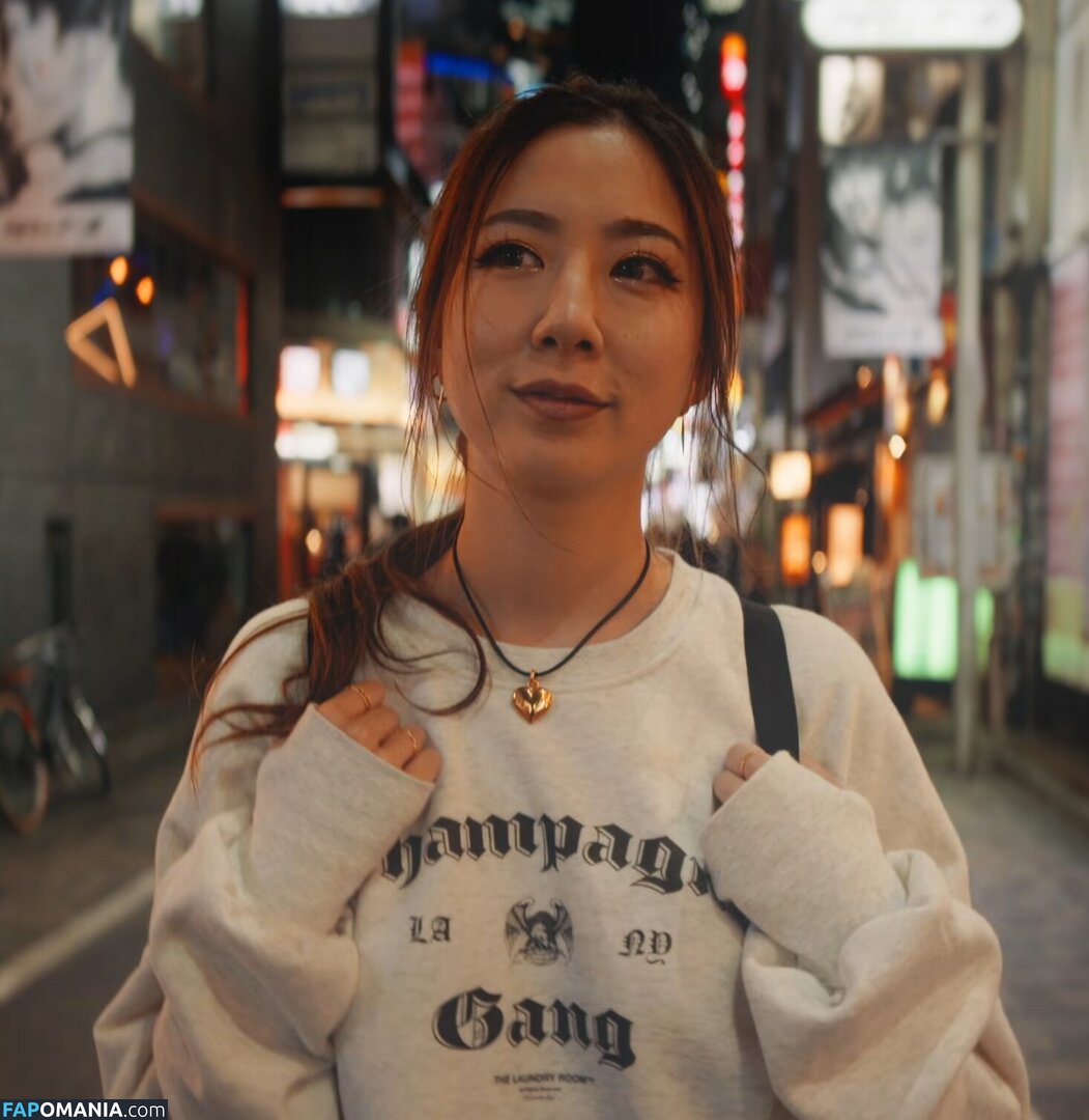 Fuslie / Leslie Nude OnlyFans  Leaked Photo #784