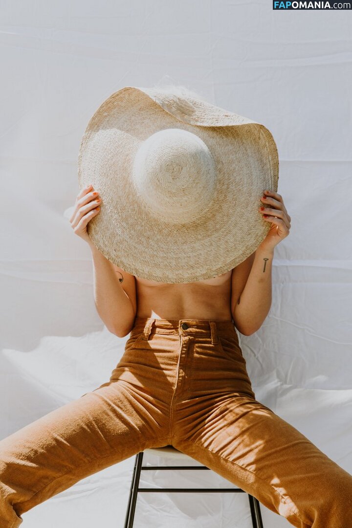 Broods singer / Georgia Nott / NottGeorgia / broodsmusic Nude OnlyFans  Leaked Photo #3